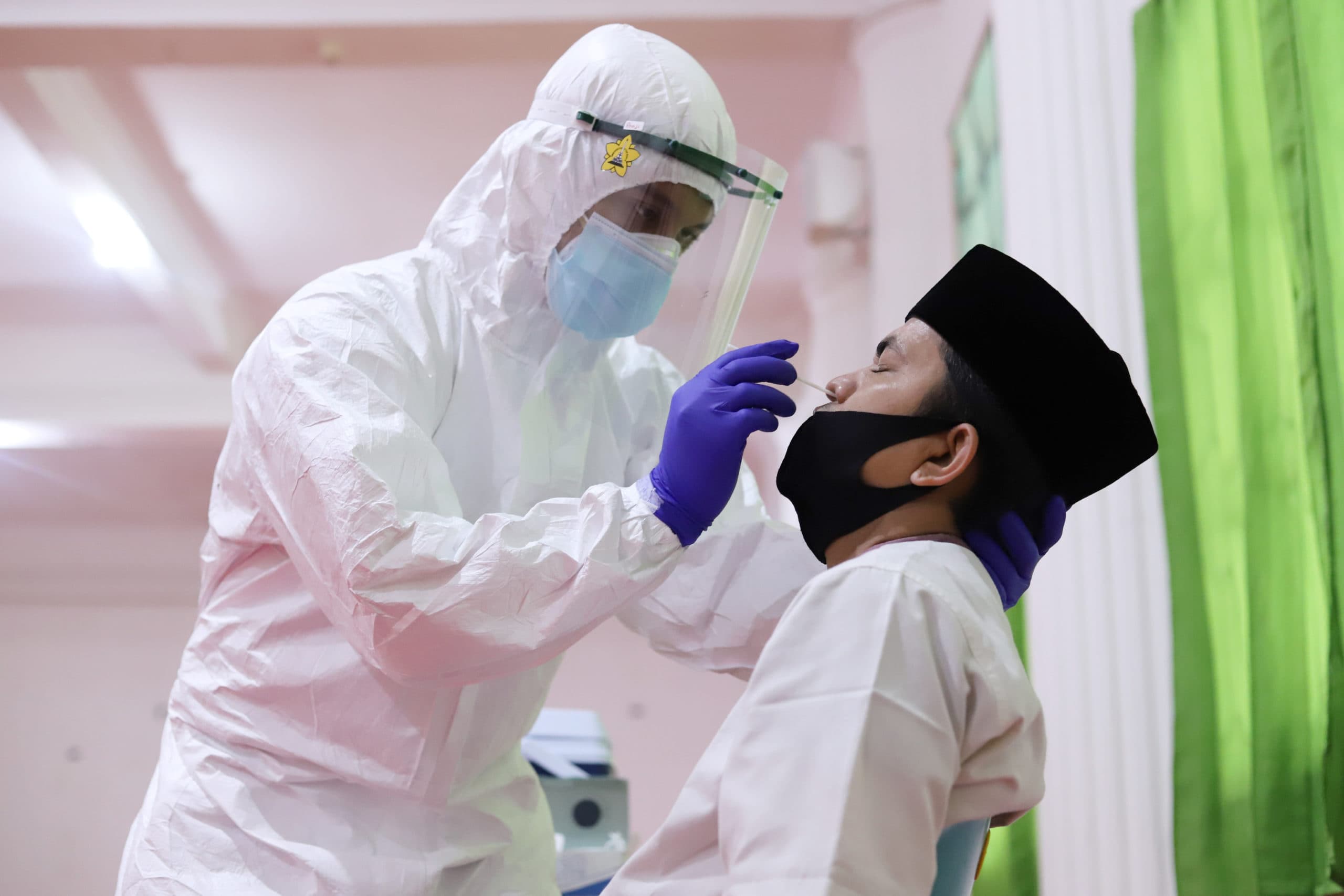 Unsyiah Uji Swab Covid-19 Jamaah Masjid Jamik Darussalam