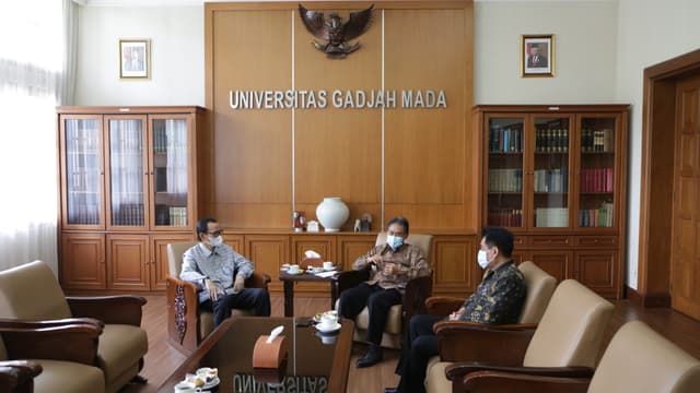 Kuliah umum “Jiwa Kreativitas dan Inovatif Mahasiswa Menuju Kemandirian Bangsa di Era Transformasi Digital” dalam rangkaian acara PIMNAS ke-33