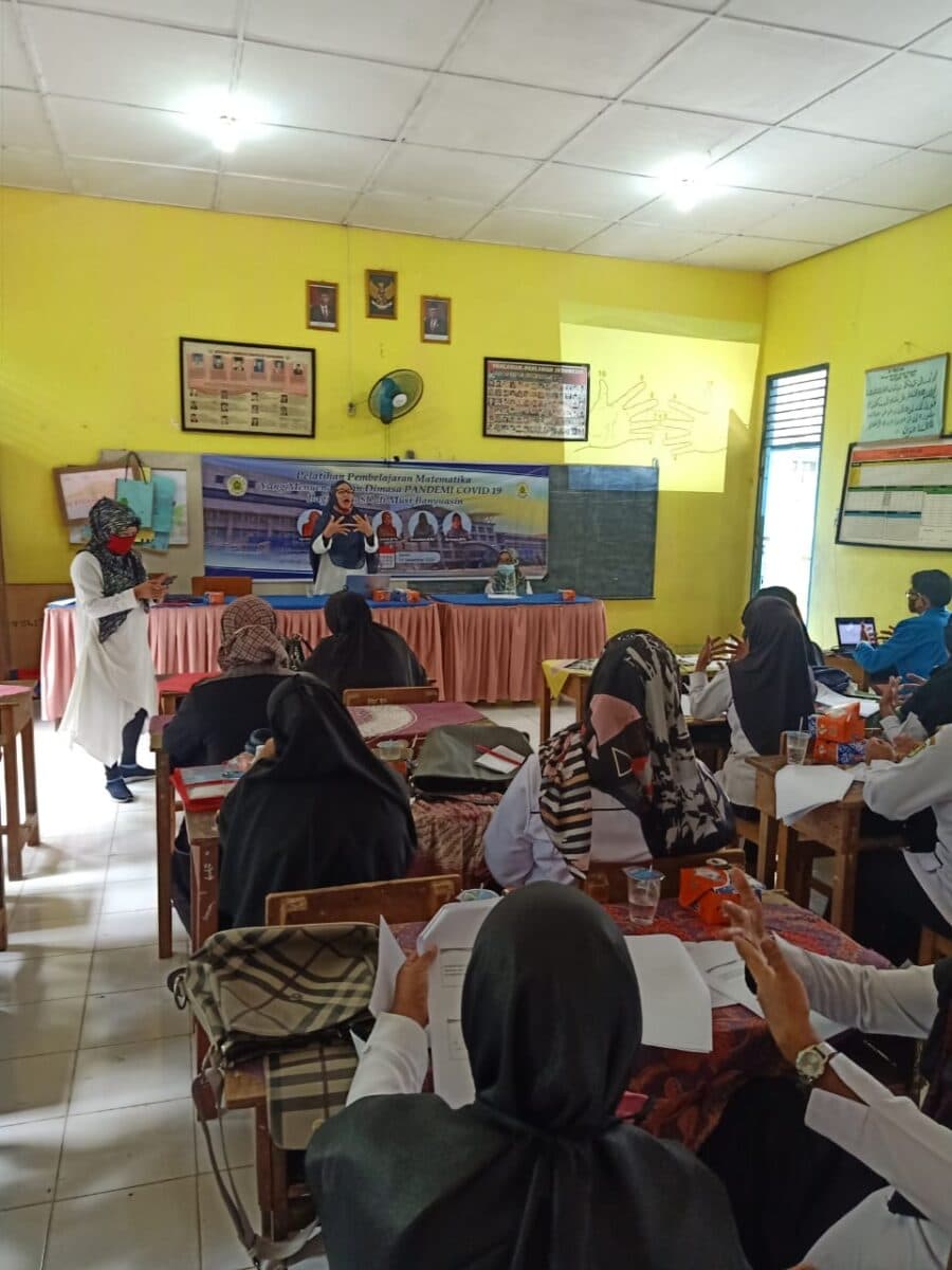 Dosen FKIP Universitas PGRI Palembang Gelar Pelatihan Pembelajaran Matematika Menyenangkan Bagi Guru SD