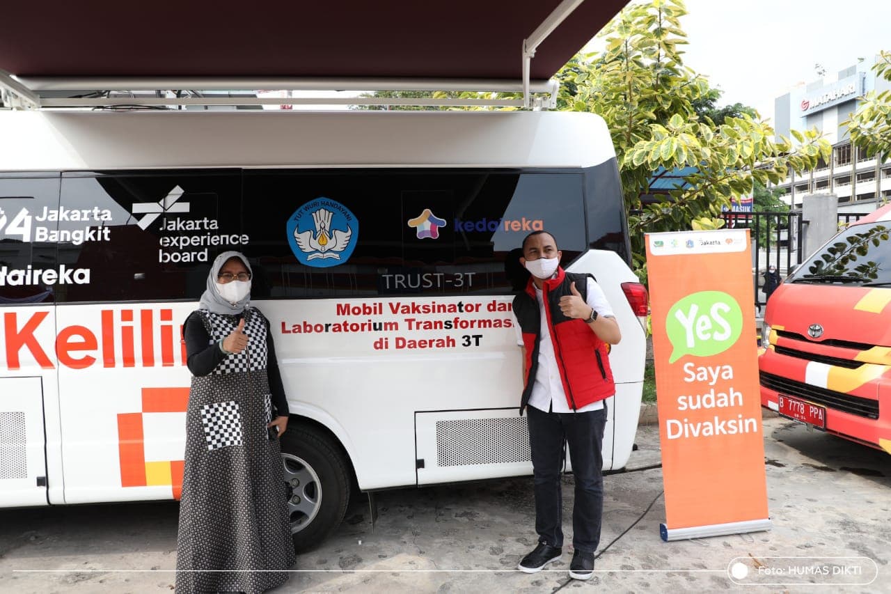 Ditjen Dikti Serahkan Mobil Vaksinasi kepada Pemprov DKI Jakarta untuk Percepat Program Vaksinasi Covid-19