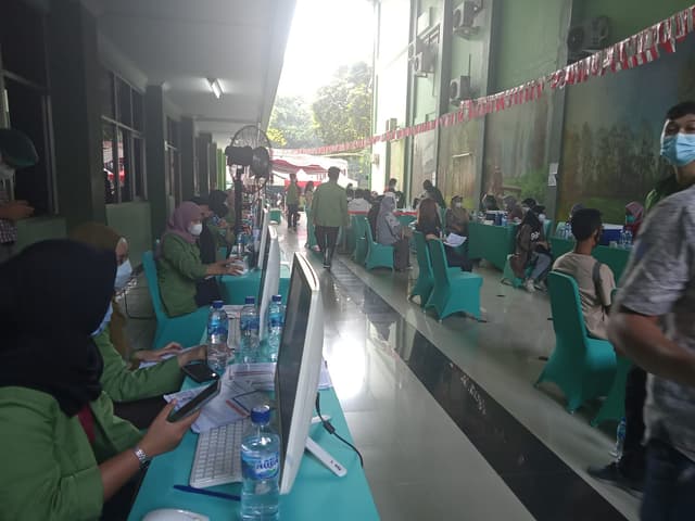 Tangkapan Lensa - BAKTI SOSIAL DITJEN DIKTIRISTEK VAKSINASI MAHASISWA, DOSEN, KARYAWAN DAN MASYARAKAT (UPN VETERAN JAKARTA)
