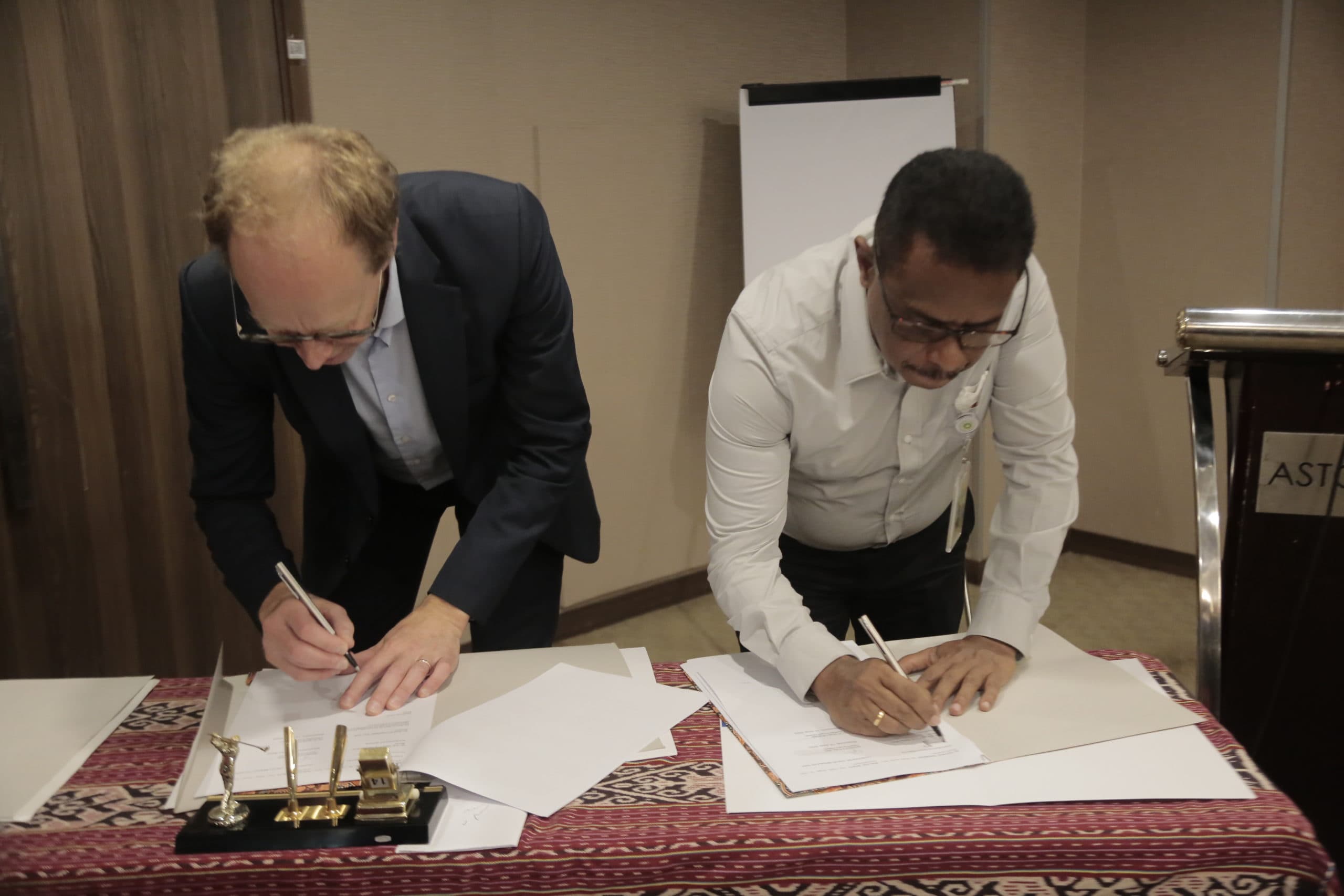 Jalin Kerja Sama Multi-Stakeholder, Rektor Undana dan Direktur LMSINDO Teken MoU