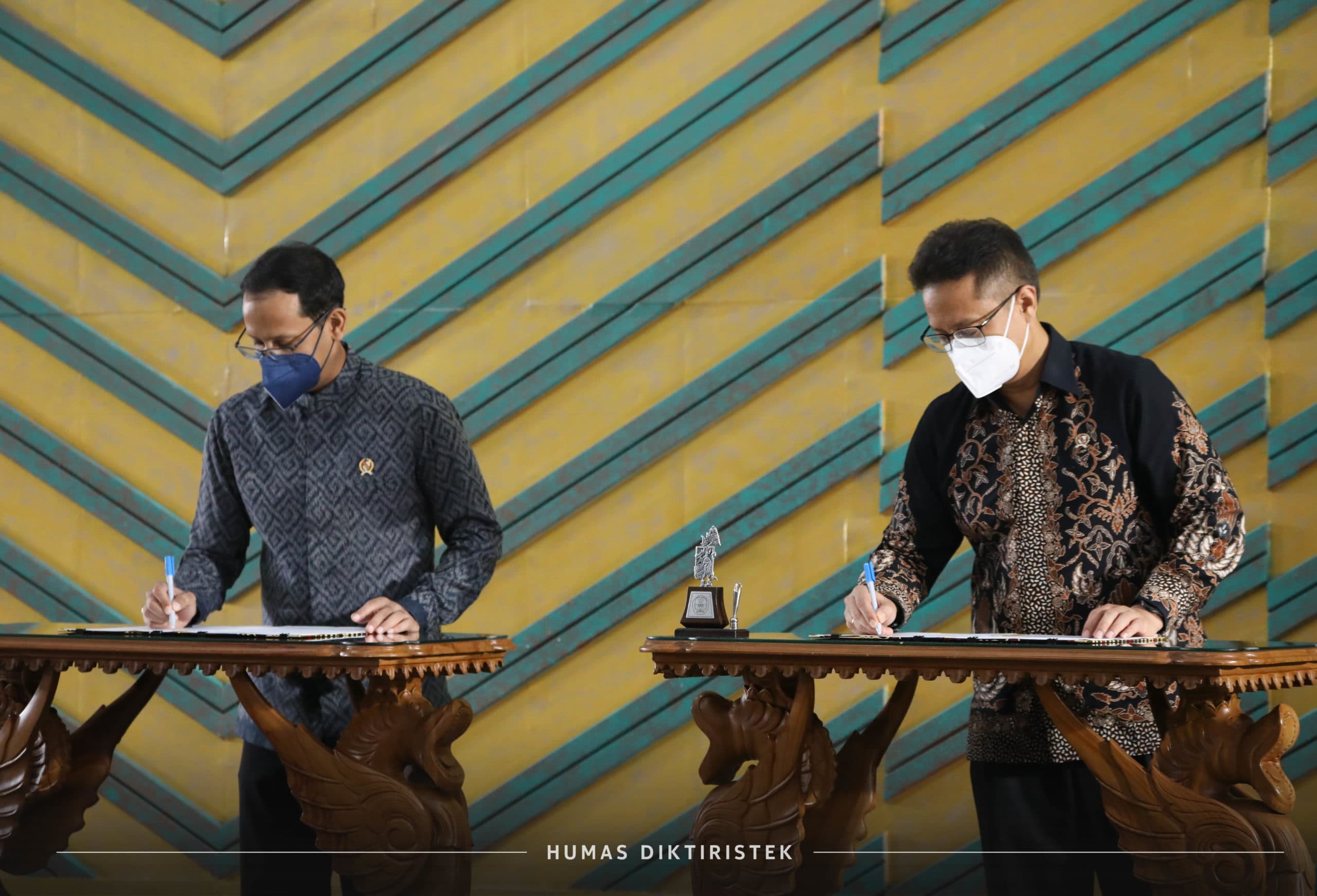 Mendikbudristek dan Menkes Menandatangani SKB Peningkatan Kuota Program Kedokteran dan Dokter Spesialis melalui Sistem Kesehatan Akademik