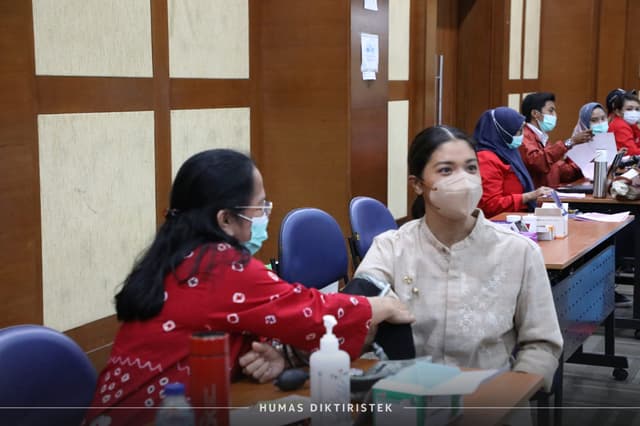 Tangkapan Lensa-Donor Darah dan Papsmear, di lingkungan Ditjen Diktiristek, (26/10).