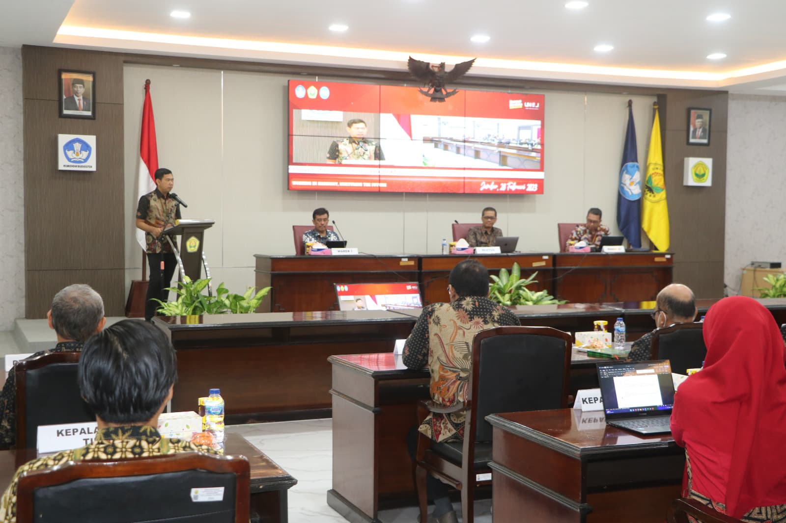 Fakultas Hukum Universitas Jember Raih Piagam Penghargaan Wilayah Bebas Korupsi Dari Kemendikbudristek