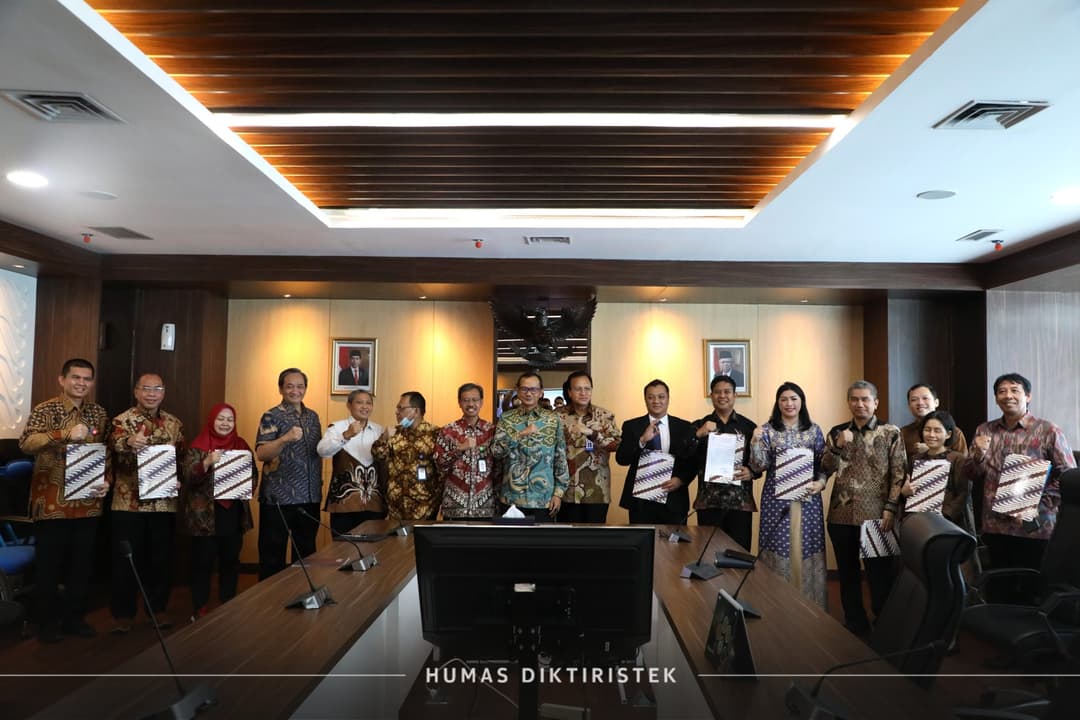 Tangkapan Lensa- Penyerahan SK izin Pembukaan Program Studi secara Simbolis.(29/3).