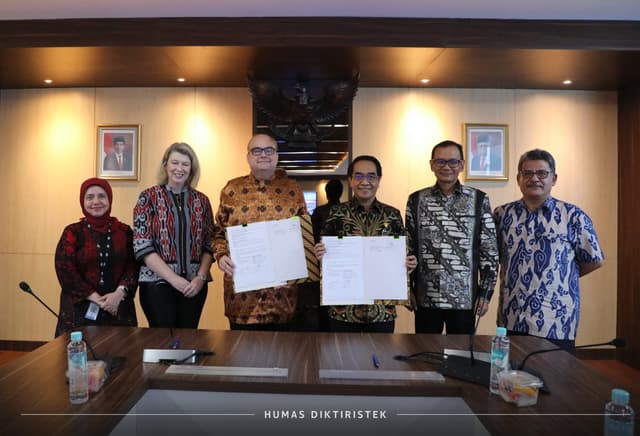 Tangkapan Lensa-Kegiatan Penandatanganan Perjanjian Kerja Sama Antara Department Of Foreign Affairs And Trade, Australia dengan Ditjen Diktiristek.(4/1).