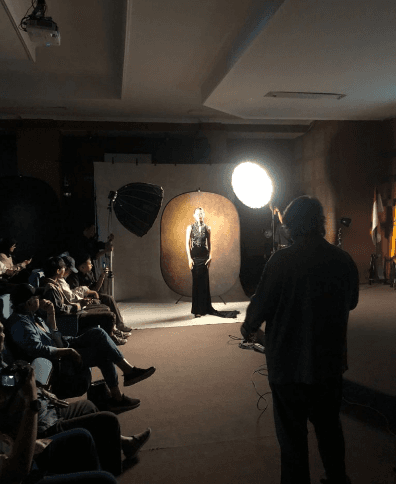 Fakultas Seni Media Rekam (FSMR) Institut Seni Indonesia Yogyakarta Hadirkan Darwis Triadi di Kuliah Fotografi Model