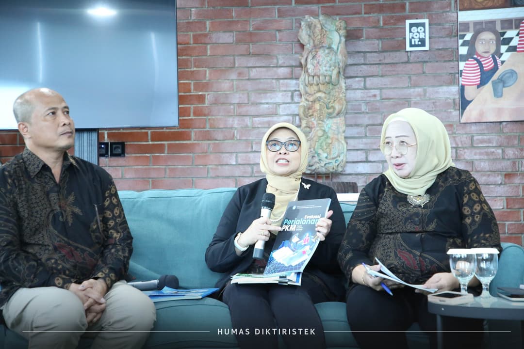 Tangkapan Lensa-Kegiatan Peluncuran Buku Panduan Program Dit Belmawa (31/5).