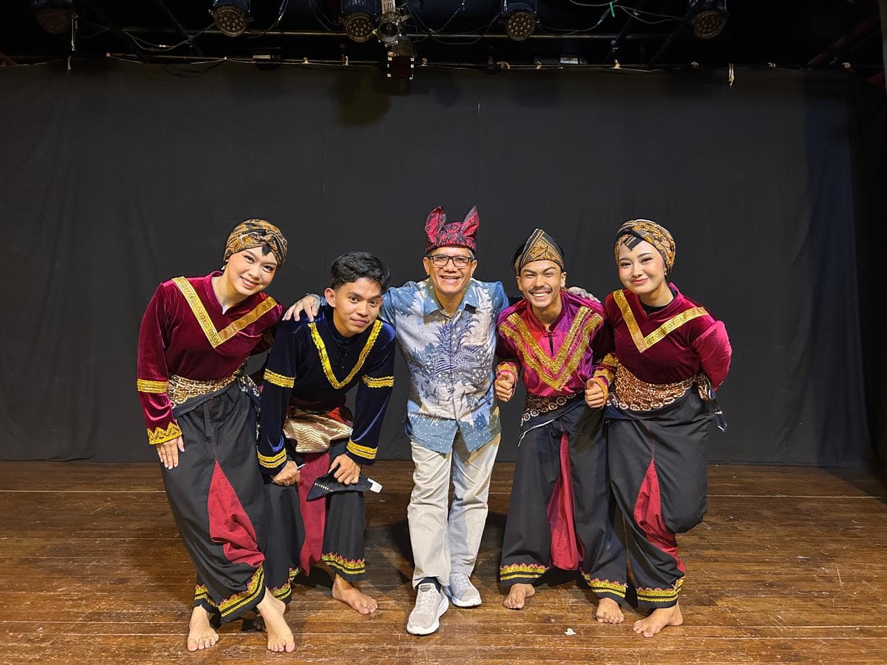 Institut Seni Indonesia Padangpanjang Tampil Memukau di Asia Pacific Bond for Theatre School Festival ke-17 di New Delhi