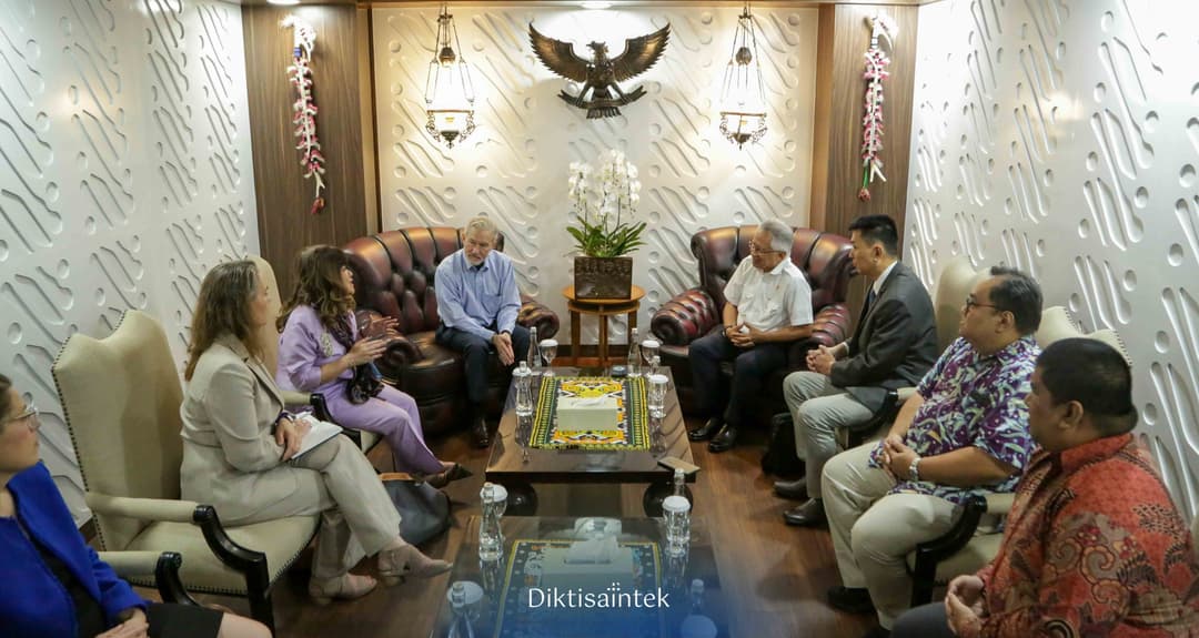 Pertemuan Mendiktisaintek dengan Rektor UC Barkeley