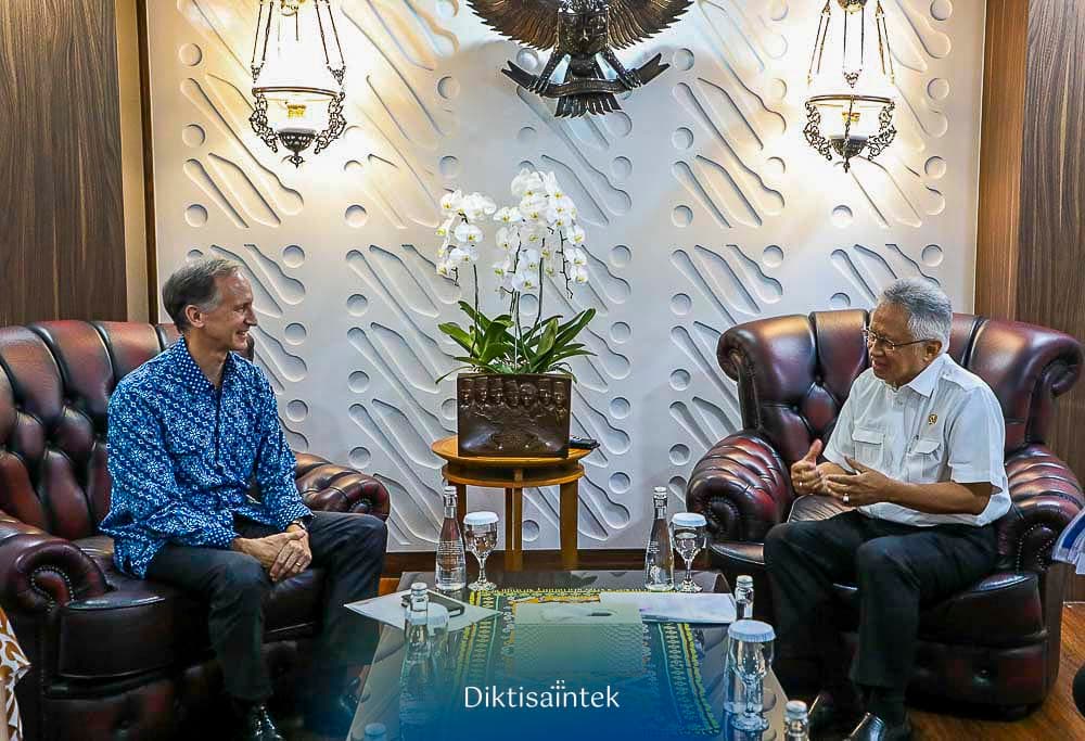 Audiensi Mendiktisaintek dengan Dubes Belanda