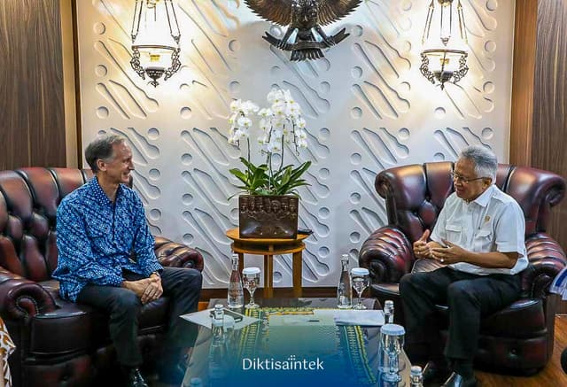 Audiensi Mendiktisaintek dengan Dubes Belanda