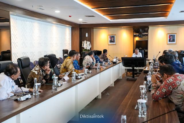 Audiensi Mendiktisaintek dengan Kepala LLDikti
