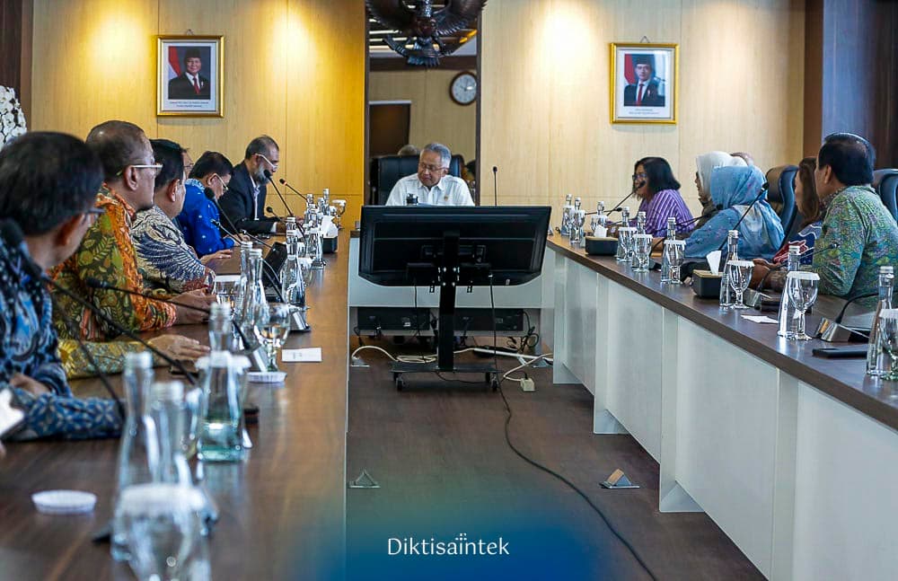 Audiensi Mendiktisaintek dengan APTISI