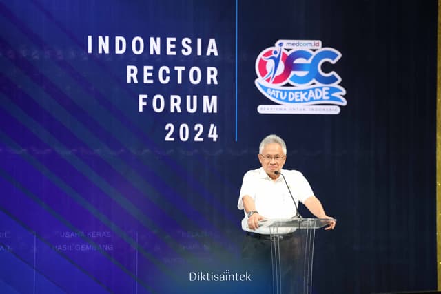 Mendiktisaintek menghadiri Indonesia Rektor Forum 2024