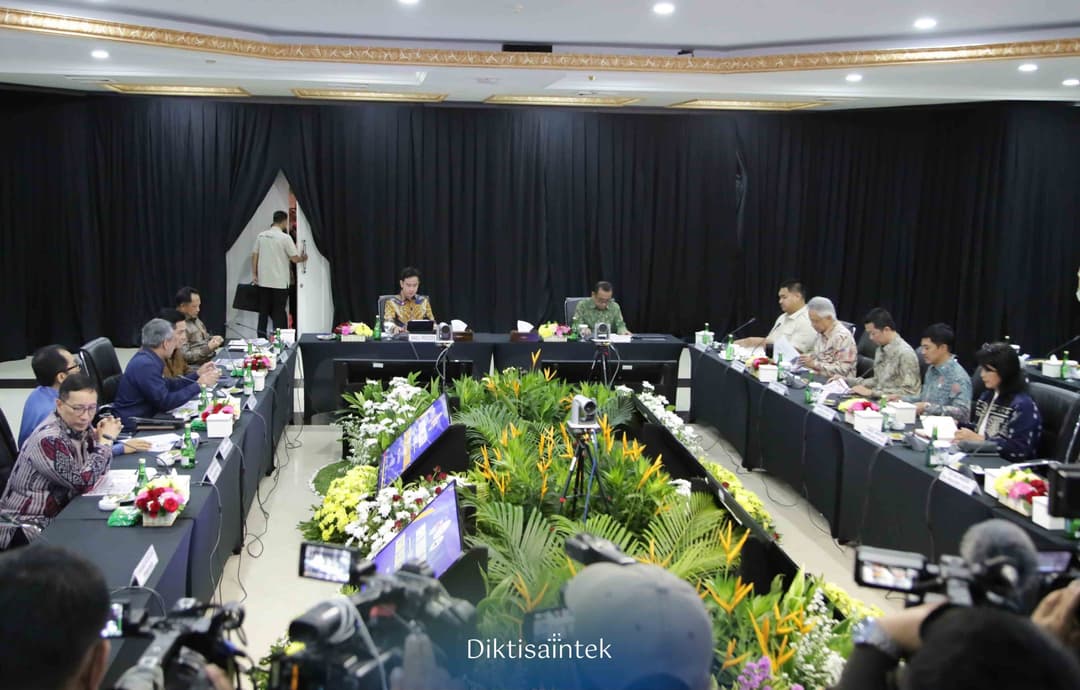 Mendiktisaintek menghadiri Rapat Tingkat Menteri membahas Desain Besar Olahraga Nasional