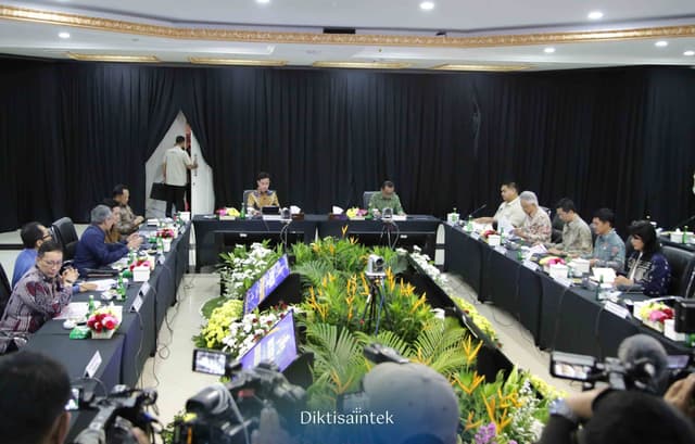 Mendiktisaintek menghadiri Rapat Tingkat Menteri membahas Desain Besar Olahraga Nasional