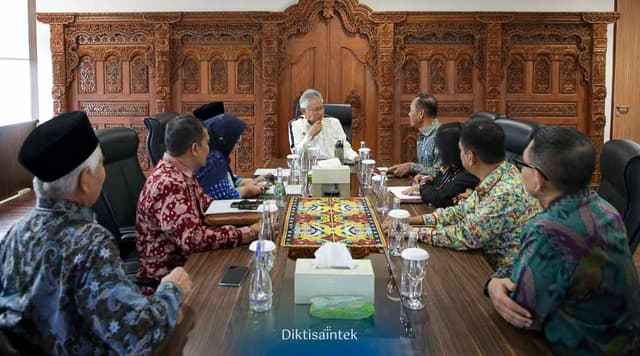 Audiensi Mendiktisaintek dengan ICMI