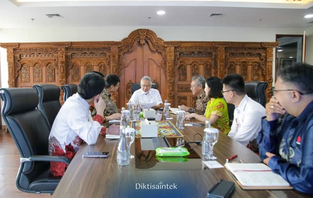 Audiensi Mendiktisaintek dengan Huawei Indonesia