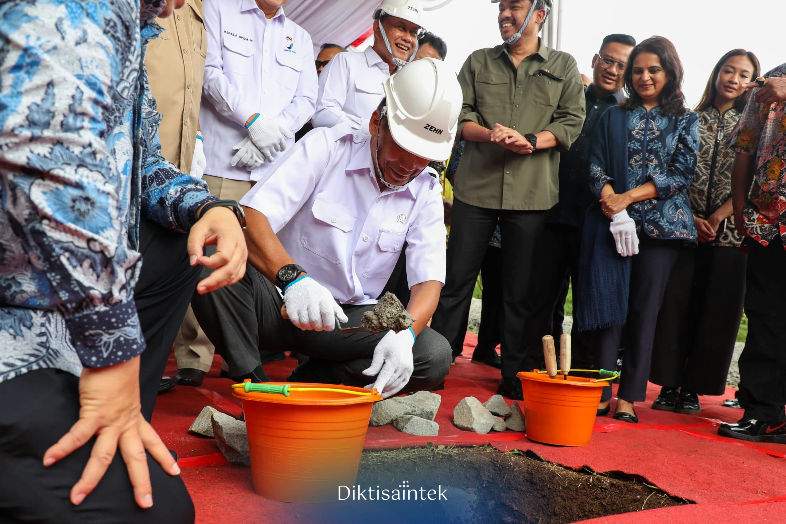 Wamendiktisaintek Hadiri Peluncuran Center of Excellence Program Makan Bergizi Gratis (MBG) Institut Pertanian Bogor