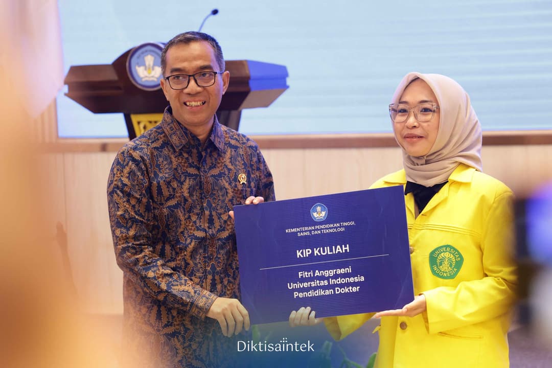 Sosialisasi dan Simbolis Penyerahan Beasiswa KIP Kuliah dan Afirmasi Pendidikan Tinggi 2025