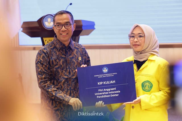 Sosialisasi dan Simbolis Penyerahan Beasiswa KIP Kuliah dan Afirmasi Pendidikan Tinggi 2025