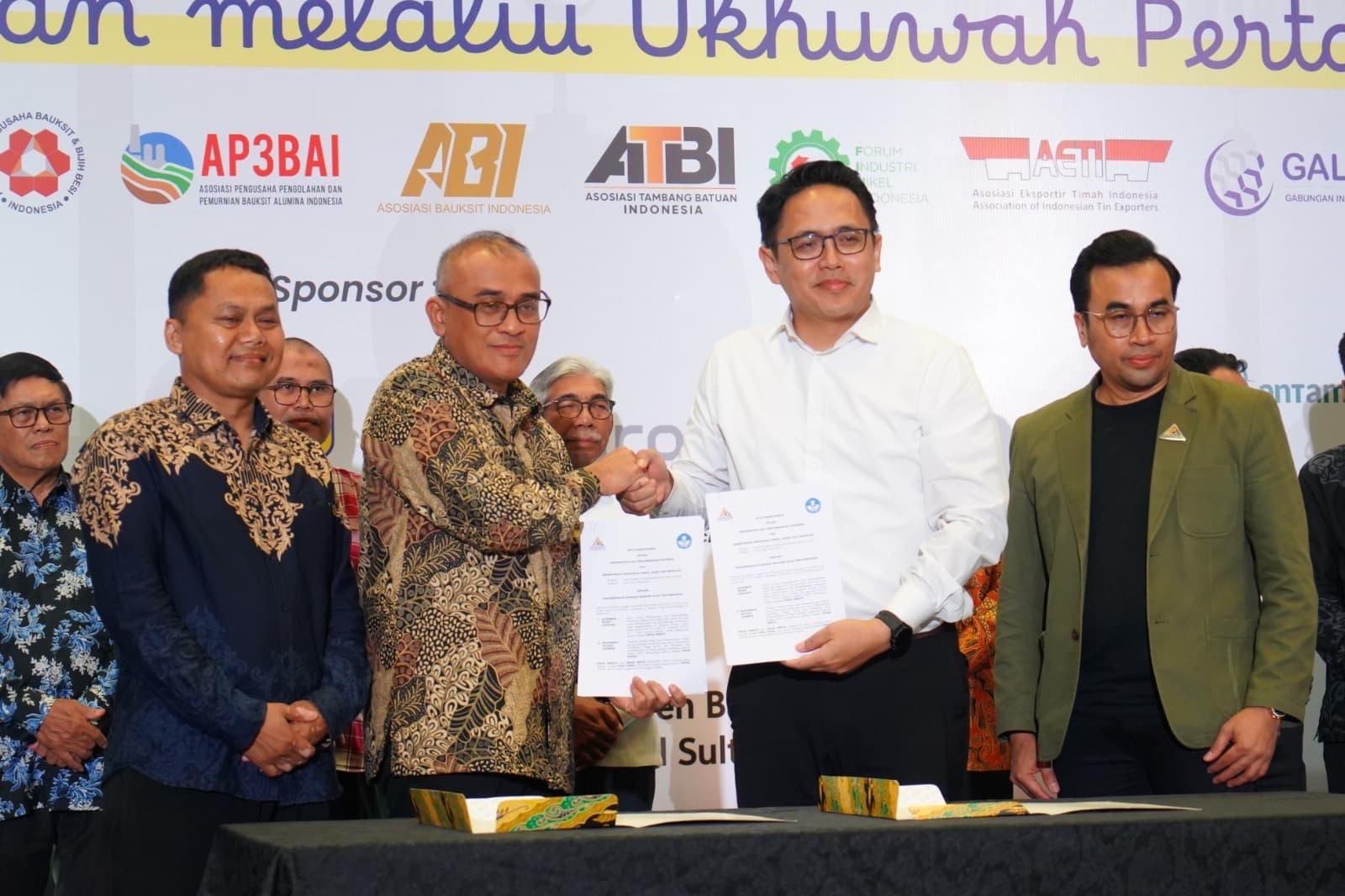 Perkuat Ekosistem Riset, Kemdiktisaintek dan Asosiasi Pertambangan Indonesia Tandatangani Nota Kesepahaman