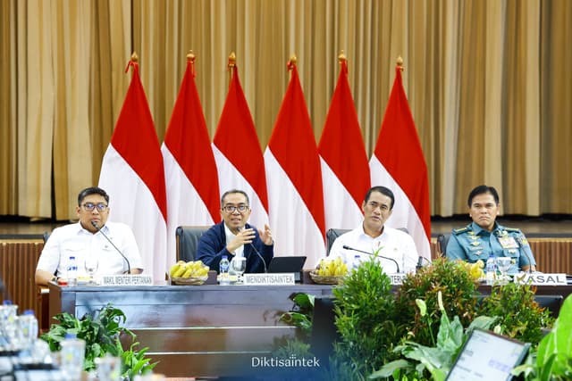 Rapat pembahasan budidaya gandum, bawang putih, kedelai dan jagung Mendiktisaintek bersama Mentan