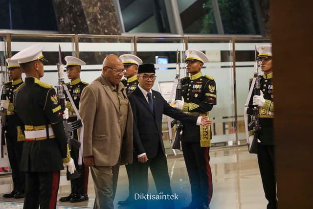 Mewakili Presiden RI Mendiktisaintek dalam menyambut Prime Minister Fiji