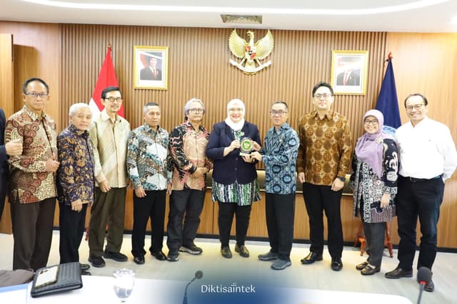 Audiensi Mendiktisaintek dengan Anggota DEN dari Pemangku Kepentingan