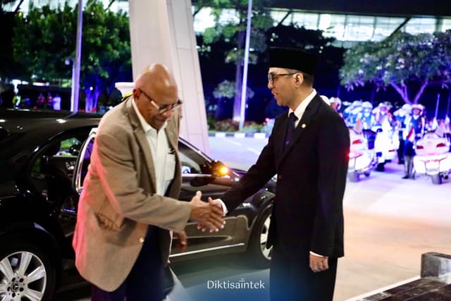 Mendiktisaintek Melepas Kepulangan Prime Minister Fiji