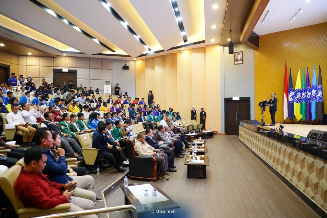 Mendiktisaintek melakukan Dialog dengan Badan Eksekutif Mahasiswa (BEM) seluruh Indonesia di Institut Pertanian Bogor.