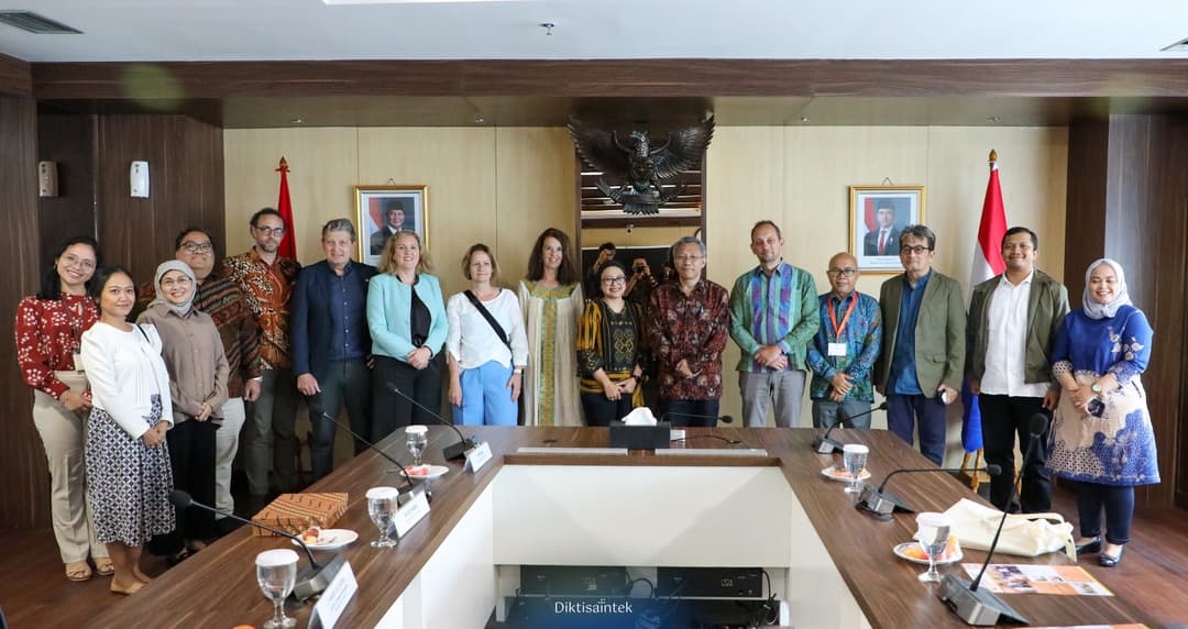 Sekjen Kemdiktisaintek Courtesy Meeting dengan Kedubes Belanda dan beberapa Institusi Belanda