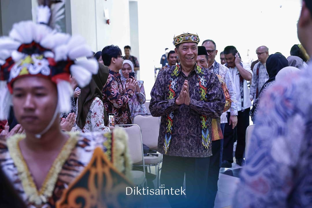 Wamen Diktisaintek Fauzan Meresmikan Gedung Laboratorium Terpadu 2 ITK