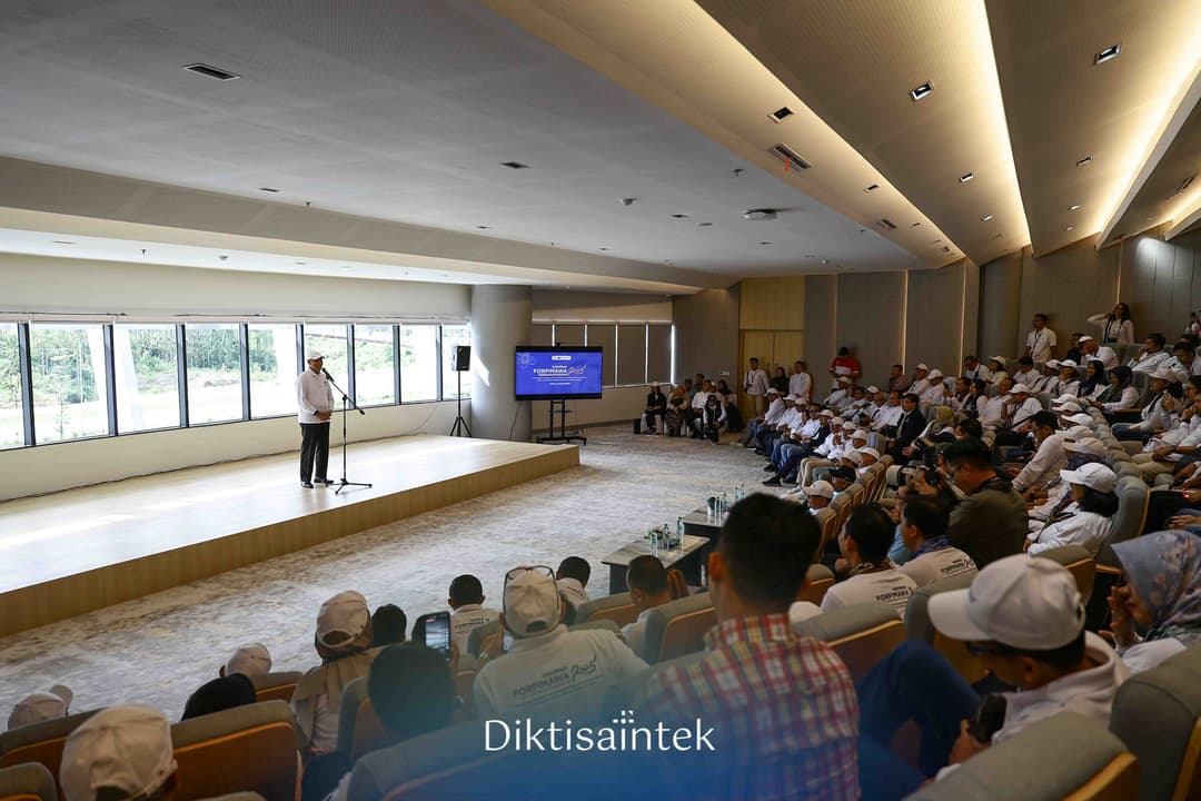 Wamen Diktisaintek Fauzan Menutup Rakornas  Forum Pimpinan Perguruan Tinggi Bidang Kemahasiswaan (FORPIMAWA) Tahun 2025