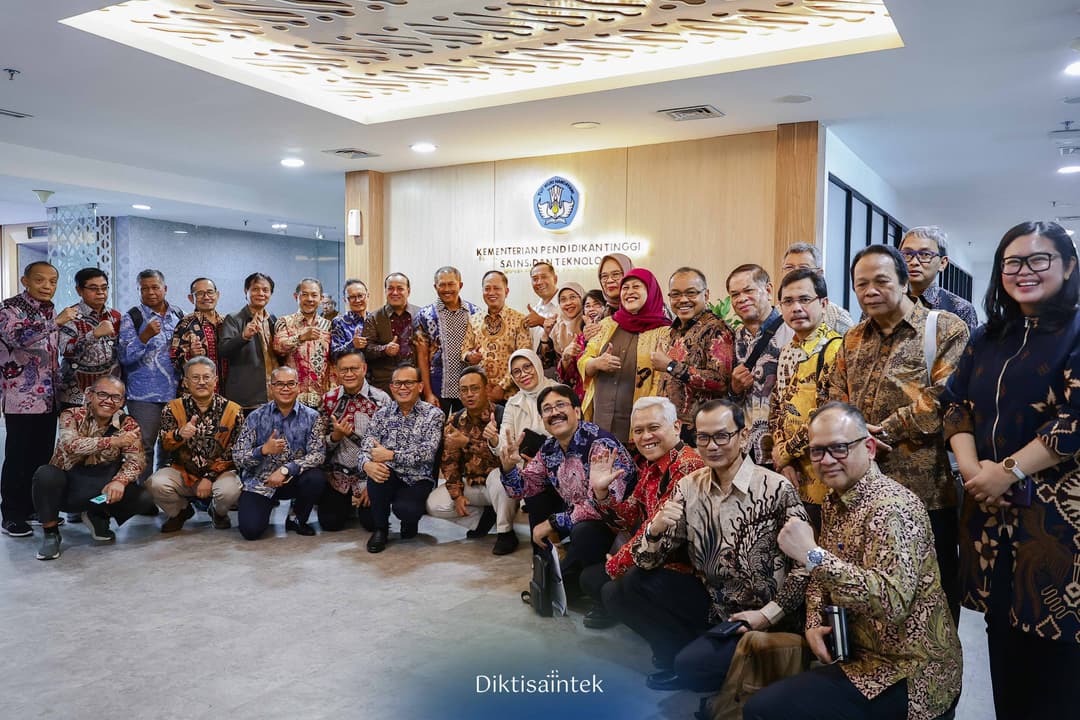 Mendiktisaintek Beraudiensi dengan Forum MWA PTNBH