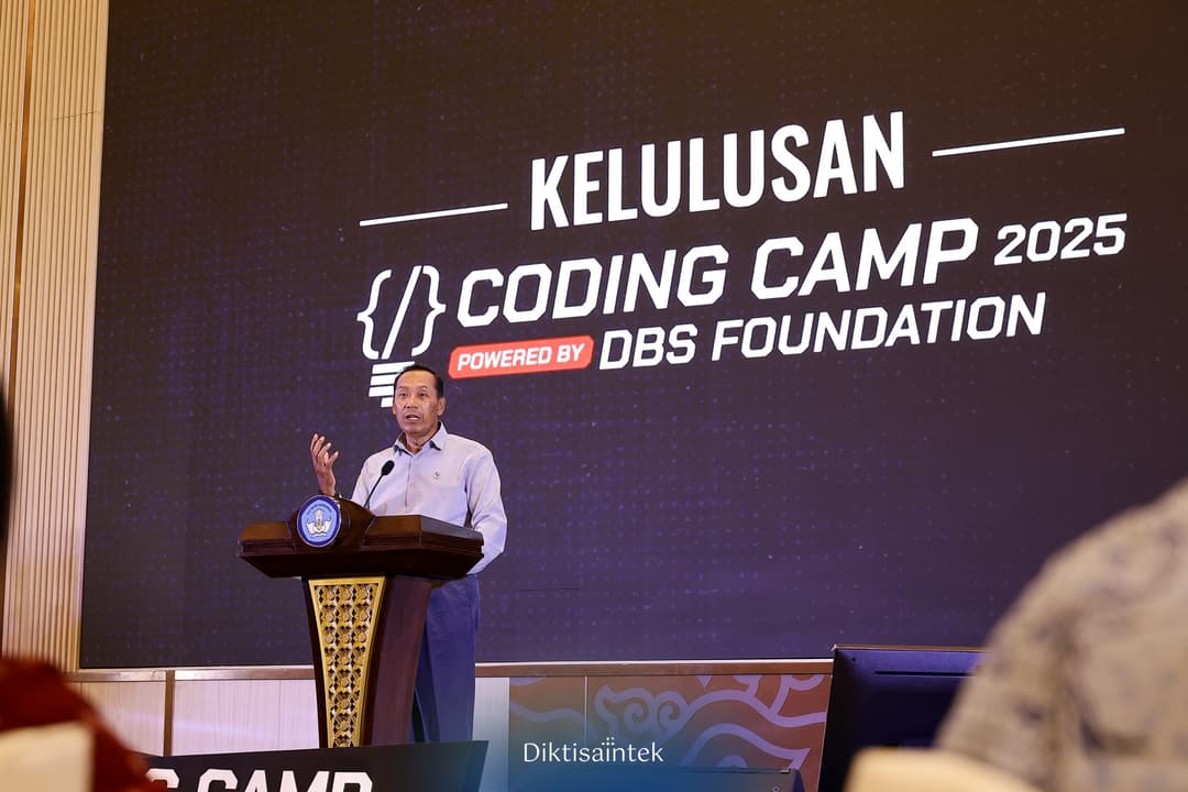 Wamendiktisaintek Fauzan Menutup Acara Kelulusan Codding Camp Powered By DBS Foundation