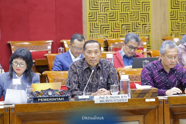 Wamendiktisaintek Menghadiri Rapat Kerja Bersama Komisi X DPR RI Jakarta.