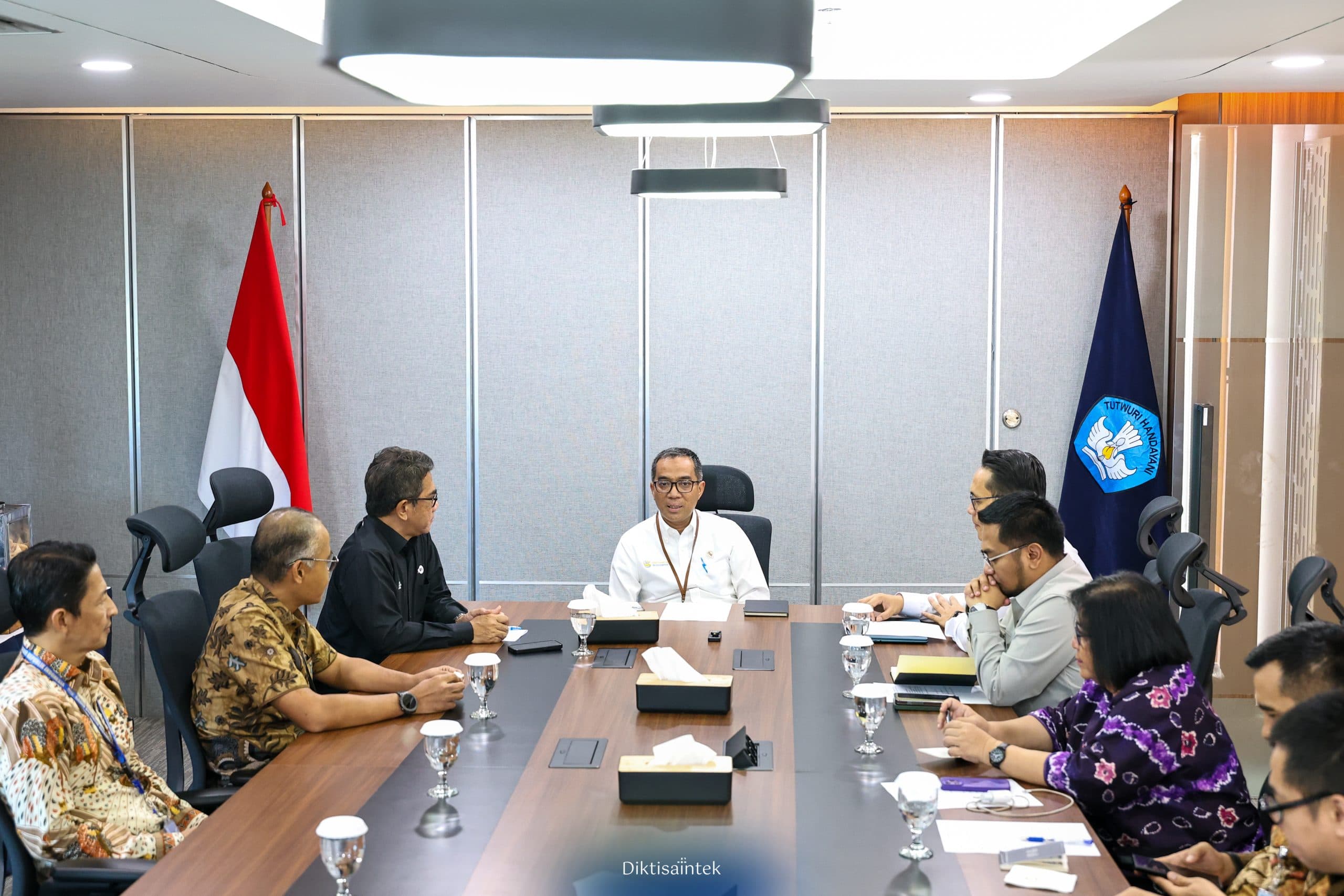 Kemdiktisaintek Buka Potensi Kemitraan Strategis dengan Media Publik TVRI, RRI, dan ANTARA