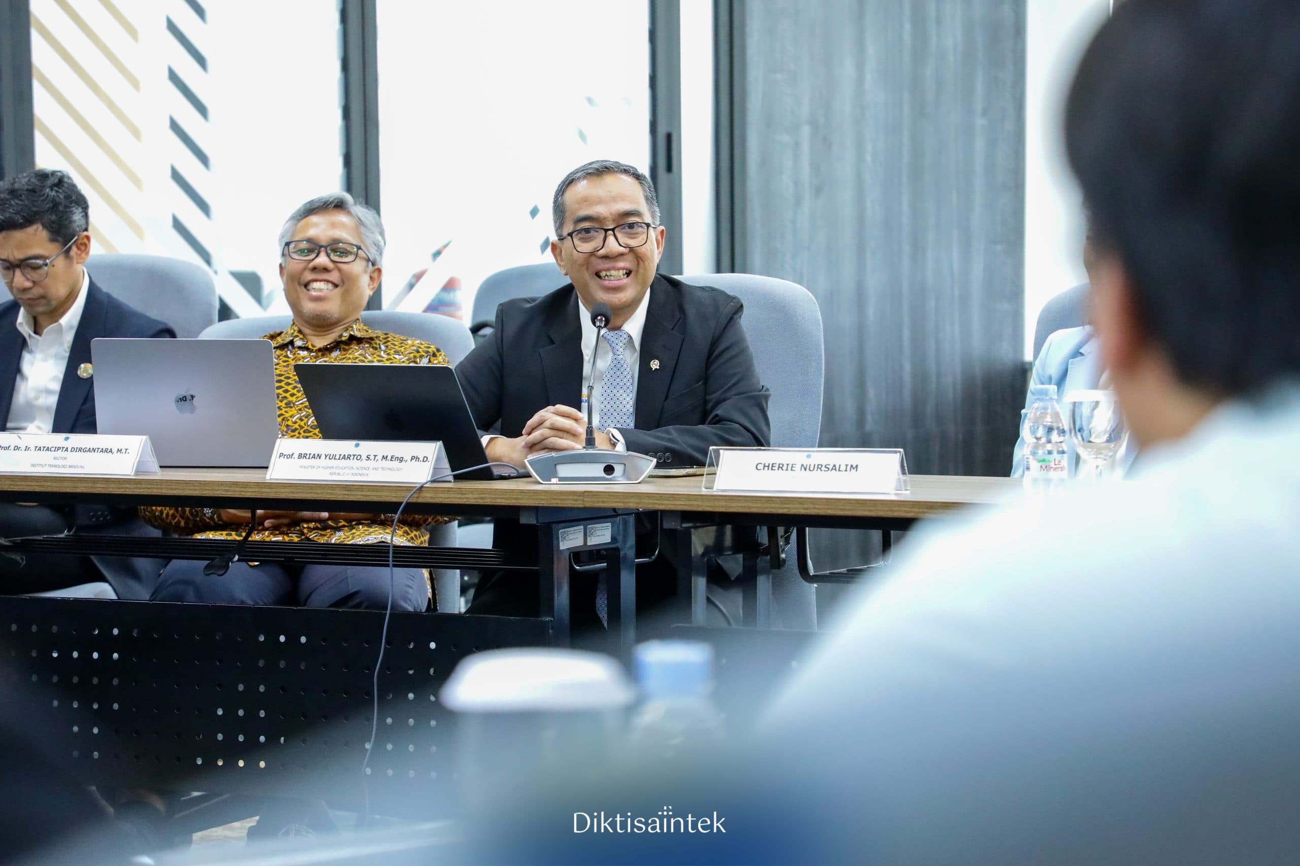 Perkuat Ekonomi Berbasis Inovasi, Mendiktisaintek Dorong Kolaborasi ITB dan Tsinghua University