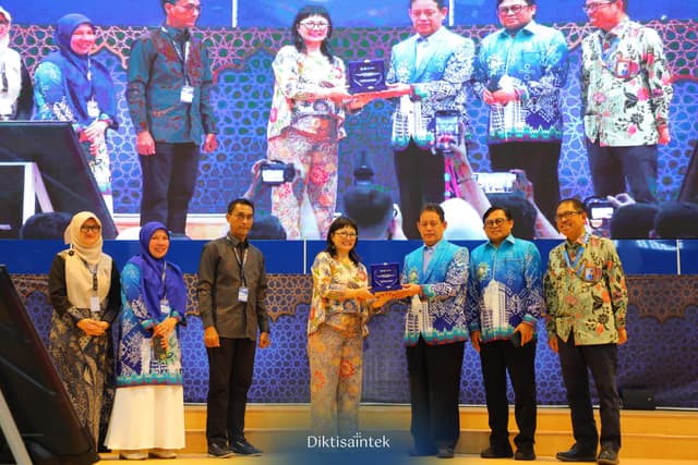 Wamendiktisaintek Stella Hadiri Workshop Kamp Inklusif Penulisan Artikel dan Publikasi Internasional Tahun 2025 (Agi)