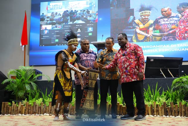 Mendiktisaintek Hadiri Rapat Kerja Pimpinan Yayasan dan Pimpinan Perguruan Tinggi Swasta (PTS) di Lingkungan LLDikti Wilayah XIV Tahun 2025