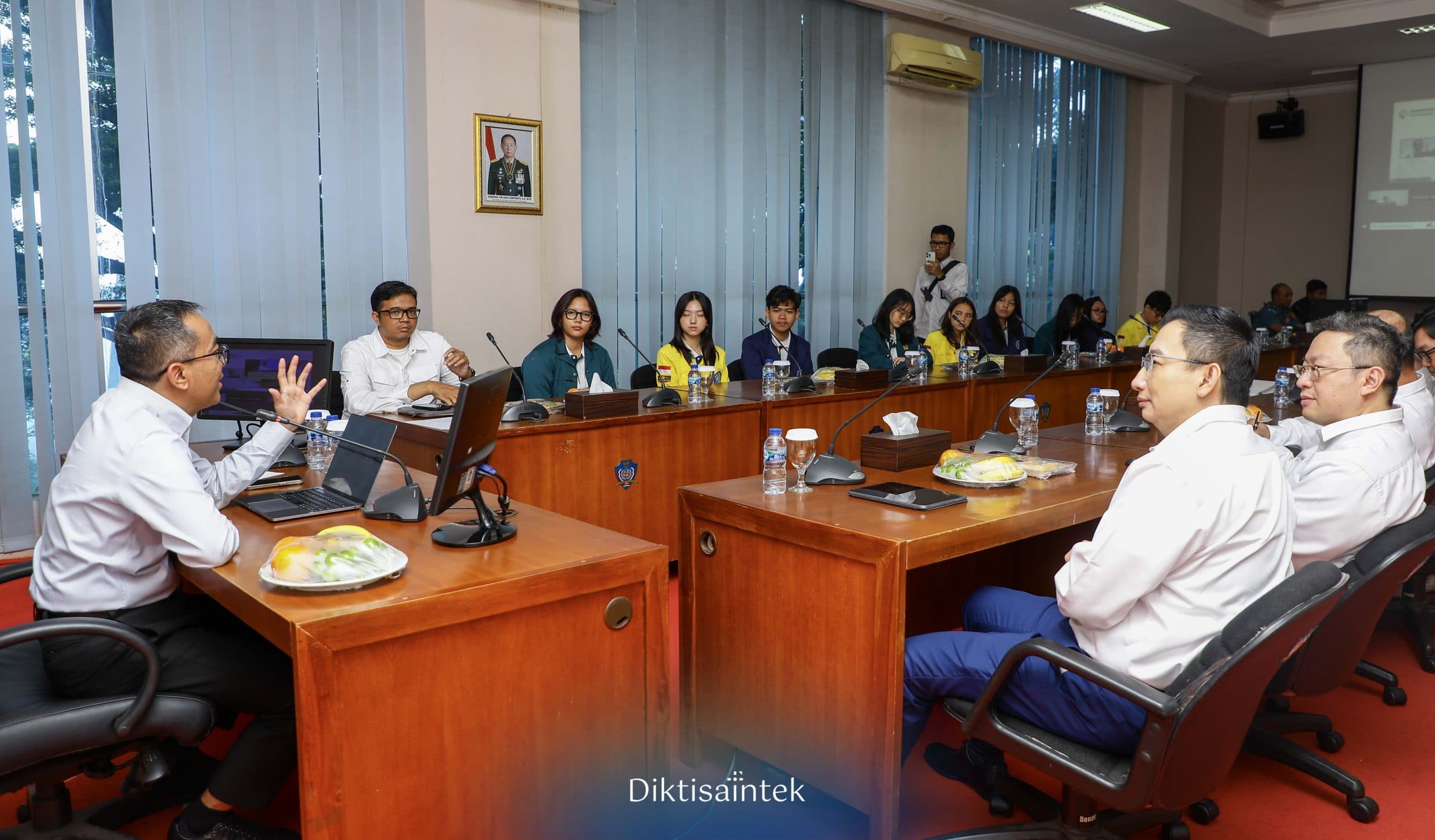 Mendiktisaintek Ajak Mahasiswa Berkarakter Sukses dan Budaya Membaca