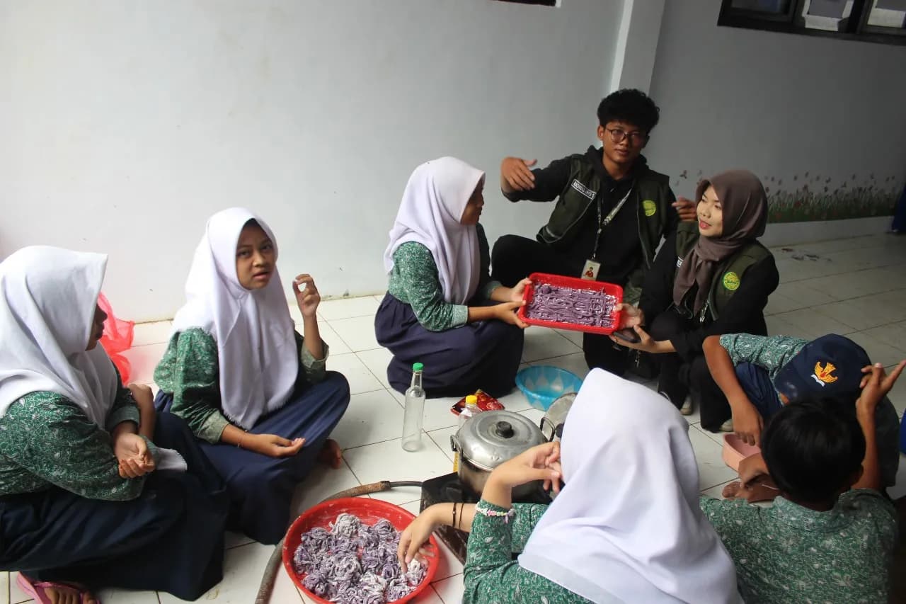 Mahasiswa KKM 59 Untirta-SMPN 3 Pulosari Kolaborasi dalam P5 Bertema Kewirausahaan Angkat Potensi Pangan Lokal