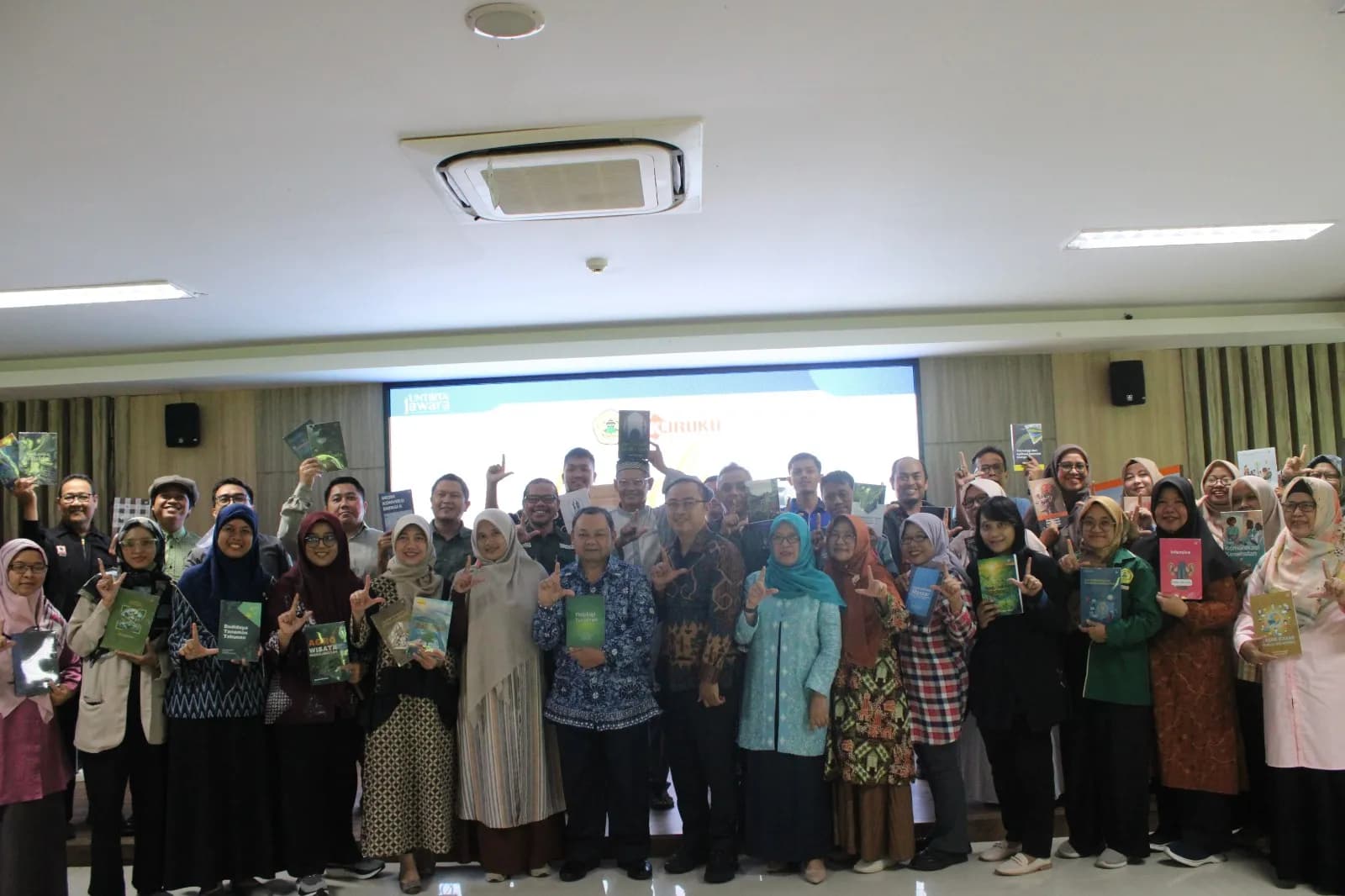 Peringati Hari Buku Sedunia, Untirta Luncurkan 155 Buku Dosen, Peresmian Titik Baca dan MoU Bersama Kubuku