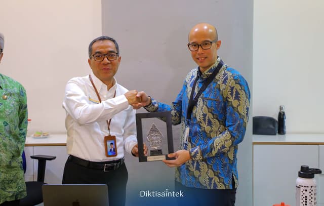 Mendiktisaintek Visit di Media-Kompas