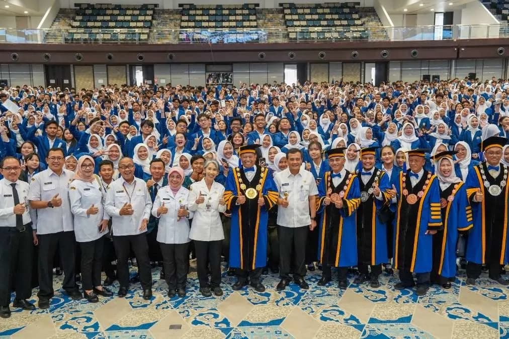 Rektor UNDIP Sambut 16.380 Mahasiswa Baru, Gubernur Jateng Hadir Hangatkan Suasana PMB 2025