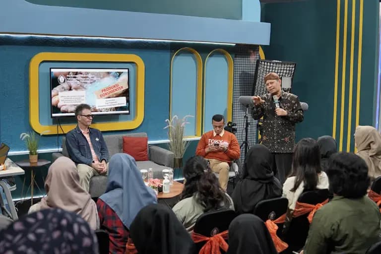 Departemen Ilmu Komunikasi, FISIP, UNDIP Dukung Peningkatan Kualitas Produksi Film Dokumenter Melalui International Community Service 2025