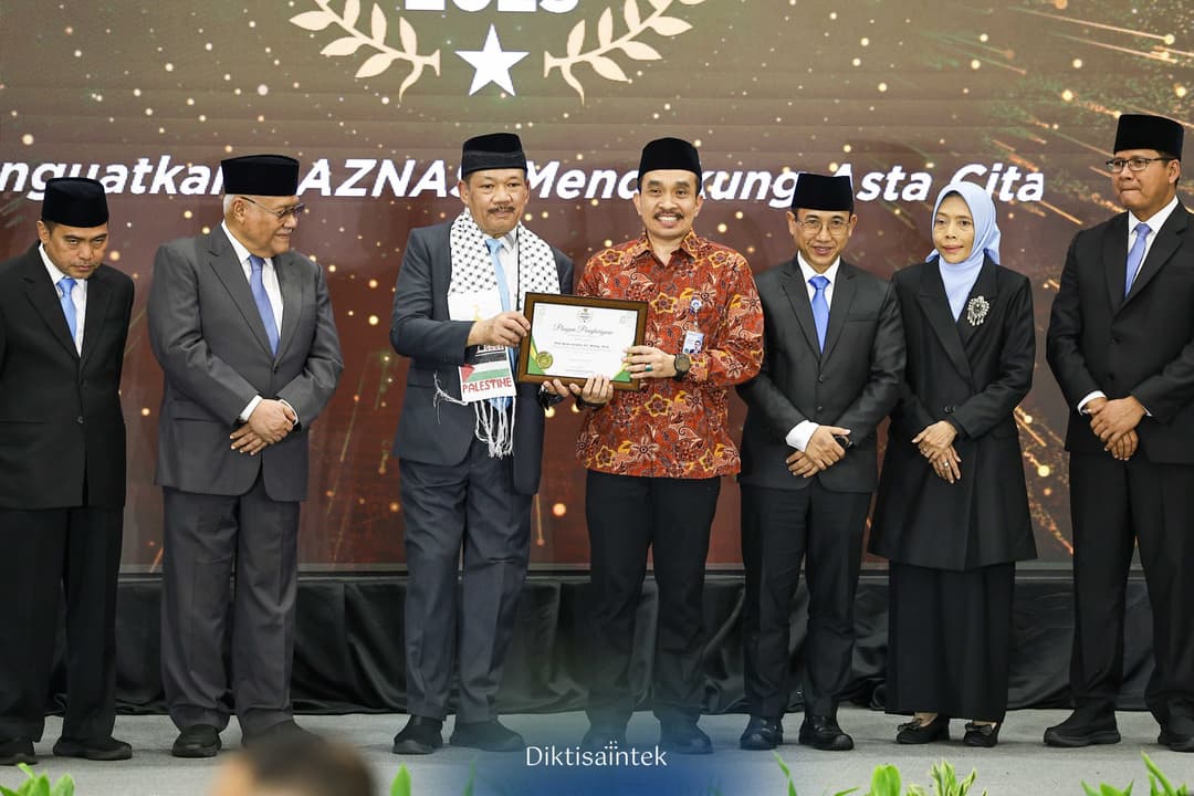 Kemdiktisaintek Mendiktisaintek Raih Penghargaan BAZNAS Awards 2025 sebagai Menteri Pendukung Gerakan Zakat